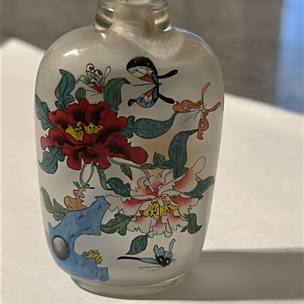Antique snuff bottle from 1900-1940 3 inches long